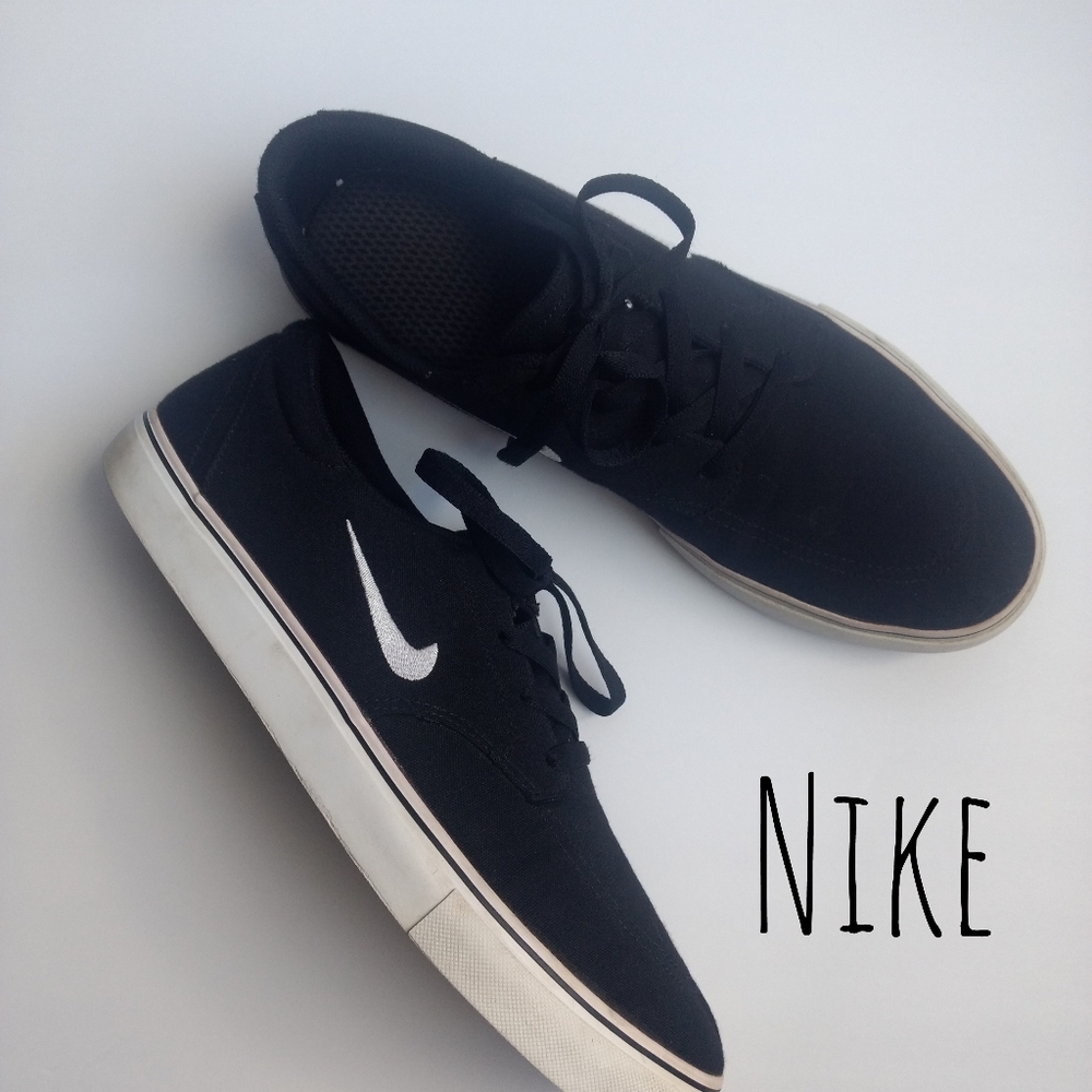 Nike SB Canvas Black and White Men's Size 11.5
